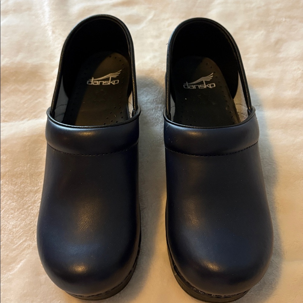 Dansko Pro XP 2.0 Clogs in Navy Size 39 8-1/2 - 9